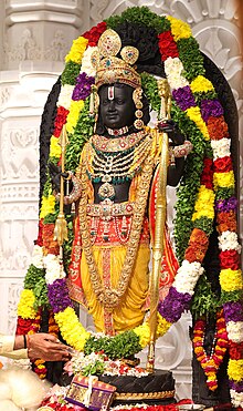 ग्वालियर में मना रहे लोग दिवाली धनतेरस जैसा है माहौल। ग्वालियर में मना रहे लोग दिवाली धनतेरस जैसा है माहौल।