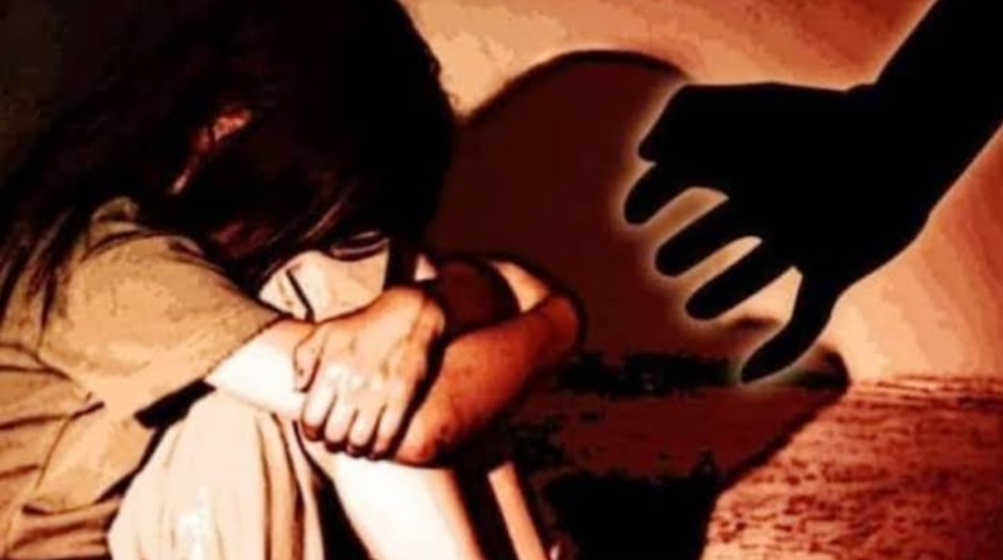 पिता ने 9 वर्षीय नाबालिग छात्रा के साथ किया दुष्कर्म, मोबाइल में देखता था अश्लील वीडियो पिता ने 9 वर्षीय नाबालिग छात्रा के साथ किया दुष्कर्म, मोबाइल में देखता था अश्लील वीडियो