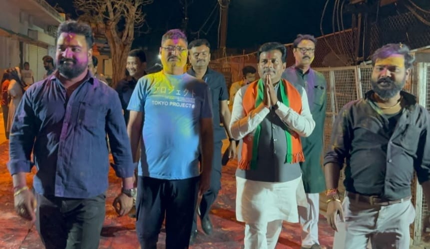 ग्वालियर की लक्ष्मण तलैया पर धूमधाम से मनाई गई रंग पंचमी, खूब उड़ा रंग गुलाल, कार्यक्रम में भाजपा के लोकसभा प्रत्याशी भारत सिंह हुए शामिल ग्वालियर की लक्ष्मण तलैया पर धूमधाम से मनाई गई रंग पंचमी, खूब उड़ा रंग गुलाल, कार्यक्रम में भाजपा के लोकसभा प्रत्याशी भारत सिंह हुए शामिल