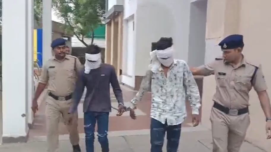 ऑटो चालक की हत्या के मामले में ग्वालियर पुलिस ने किया चौंकाने वाला खुलासा, दो आरोपी गिरफ्तार ऑटो चालक की हत्या के मामले में ग्वालियर पुलिस ने किया चौंकाने वाला खुलासा, दो आरोपी गिरफ्तार