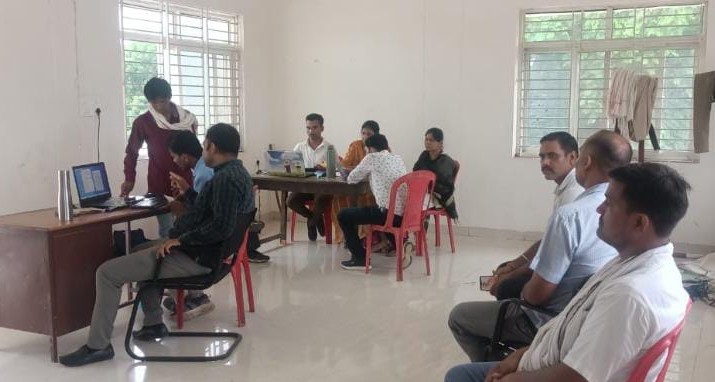 Morena News: ग्वालियर लोकायुक्त टीम की बड़ी कार्रवाई, पटवारी को 10 हजार रुपए की रिश्वत लेते रंगे हाथ पकड़ा Morena News: ग्वालियर लोकायुक्त टीम की बड़ी कार्रवाई, पटवारी को 10 हजार रुपए की रिश्वत लेते रंगे हाथ पकड़ा
