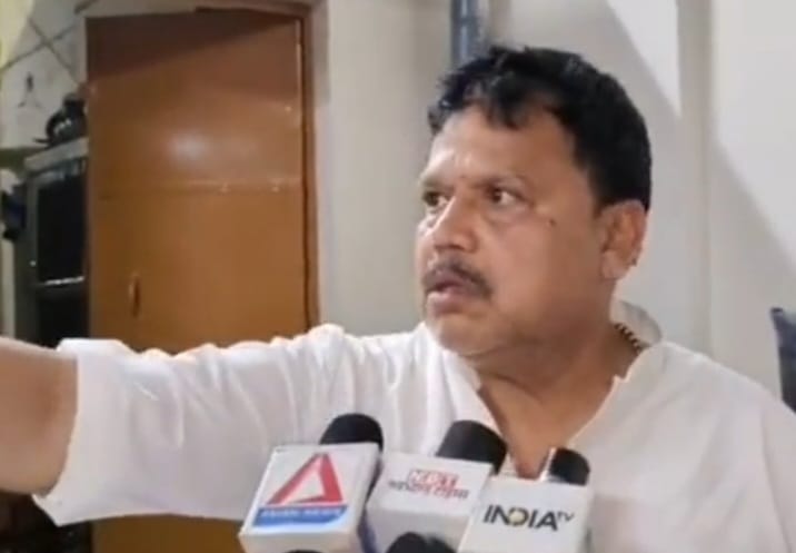 बंगला छोड़ टेंट लगाकर सोएंगे बिजली मंत्री नहीं चलाएंगे AC, नहीं करेंगे कार का उपयोग, देखें वीडियो बंगला छोड़ टेंट लगाकर सोएंगे बिजली मंत्री नहीं चलाएंगे AC, नहीं करेंगे कार का उपयोग, देखें वीडियो