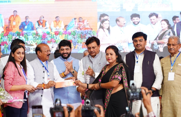 प्रधानमंत्री ने किया सतना एयरपोर्ट का लोकार्पण, ‘पीएम श्री पर्यटन वायु सेवा’ से विंध्य क्षेत्र में पर्यटन को मिलेगी नई उड़ान प्रधानमंत्री ने किया सतना एयरपोर्ट का लोकार्पण, ‘पीएम श्री पर्यटन वायु सेवा’ से विंध्य क्षेत्र में पर्यटन को मिलेगी नई उड़ान