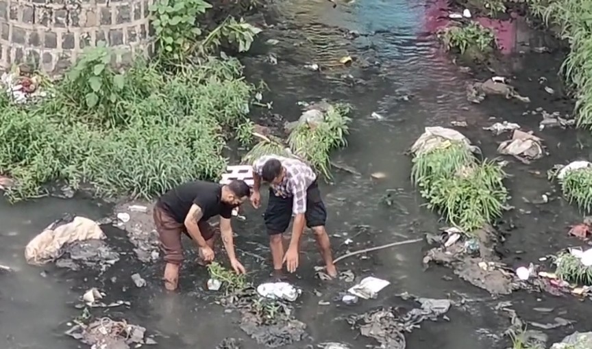 सोनम और राज ने किया बड़ा खुलासा, इंदौर के गंदे नाले में क्या ढूंढ़ रही है शिलांग पुलिस ,जानिए पूरा मामला सोनम और राज ने किया बड़ा खुलासा, इंदौर के गंदे नाले में क्या ढूंढ़ रही है शिलांग पुलिस ,जानिए पूरा मामला