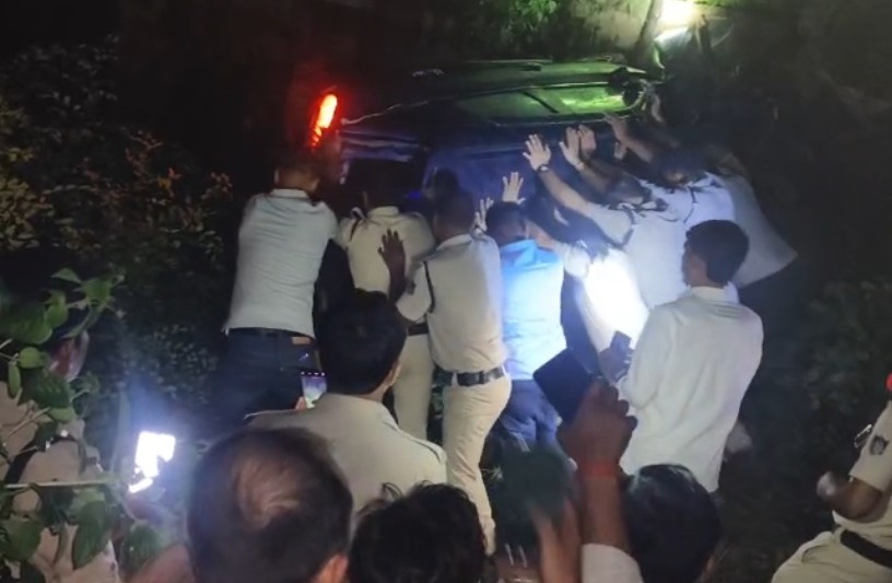 ग्वालियर में भीषण सड़क हादसा, कार ने कांवड़ियों को कुचला,चार लोगों की दर्दनाक मौत ग्वालियर में भीषण सड़क हादसा, कार ने कांवड़ियों को कुचला,चार लोगों की दर्दनाक मौत
