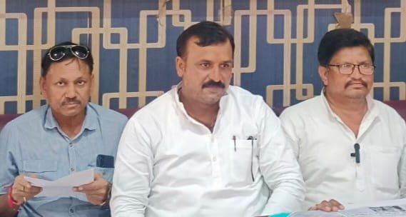 दतिया में कांग्रेसियों का गुस्सा फूटा: जिलाध्यक्ष को कहा ‘लंगड़ा घोड़ा’, दिल्ली-भोपाल कूच की तैयारी