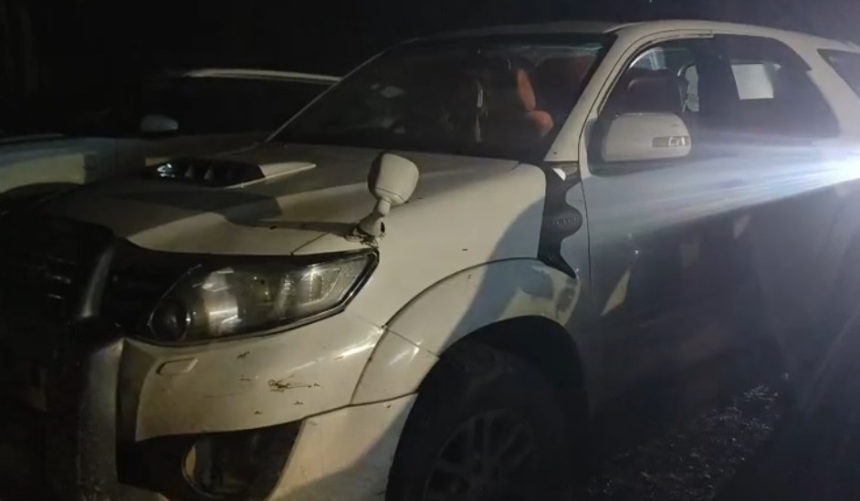 ग्वालियर में व्यापारी ने कहा बेटी को कुछ लड़के उठा कर ले गए, पुलिस पहुंची तो दोस्तों के साथ नशे में मिली नाबालिग ग्वालियर में व्यापारी ने कहा बेटी को कुछ लड़के उठा कर ले गए, पुलिस पहुंची तो दोस्तों के साथ नशे में मिली नाबालिग