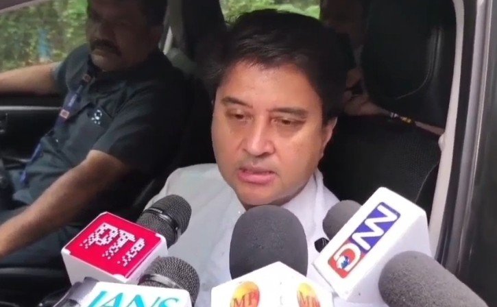 सिंधिया का कांग्रेस पर तीखा हमला, बोले – लोकतांत्रिक संस्थाओं पर सवाल उठाना दुर्भाग्यपूर्ण सिंधिया का कांग्रेस पर तीखा हमला, बोले – लोकतांत्रिक संस्थाओं पर सवाल उठाना दुर्भाग्यपूर्ण