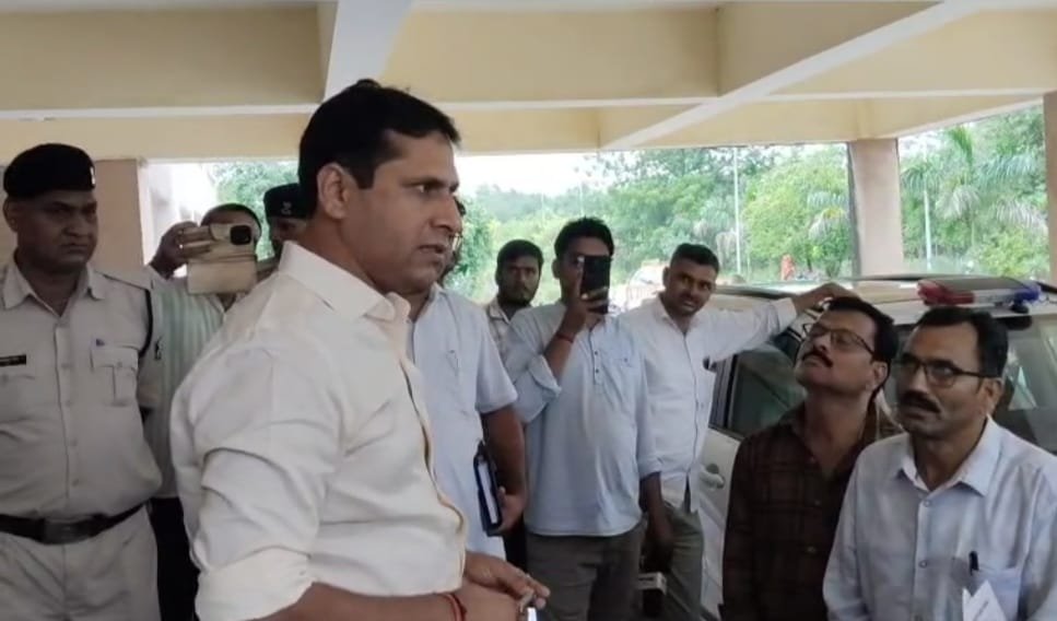 दतिया में बड़ा प्रशासनिक फैसला: बिना अनुमति अब नहीं होगा कोई धरना, रैली या प्रदर्शन दतिया में बड़ा प्रशासनिक फैसला: बिना अनुमति अब नहीं होगा कोई धरना, रैली या प्रदर्शन